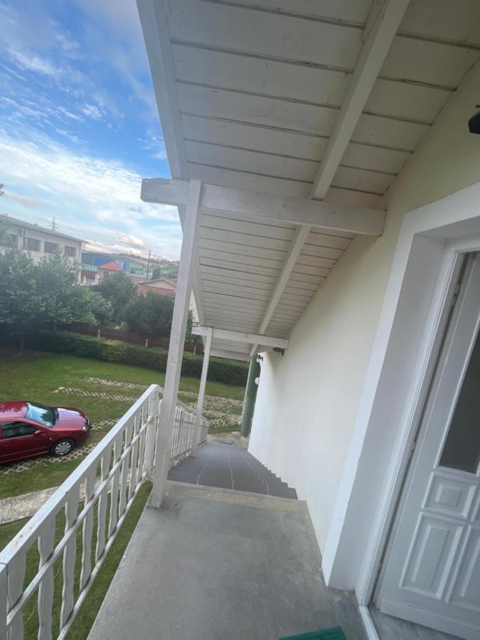 Gabe'S Nest Apartment Urom Exterior foto